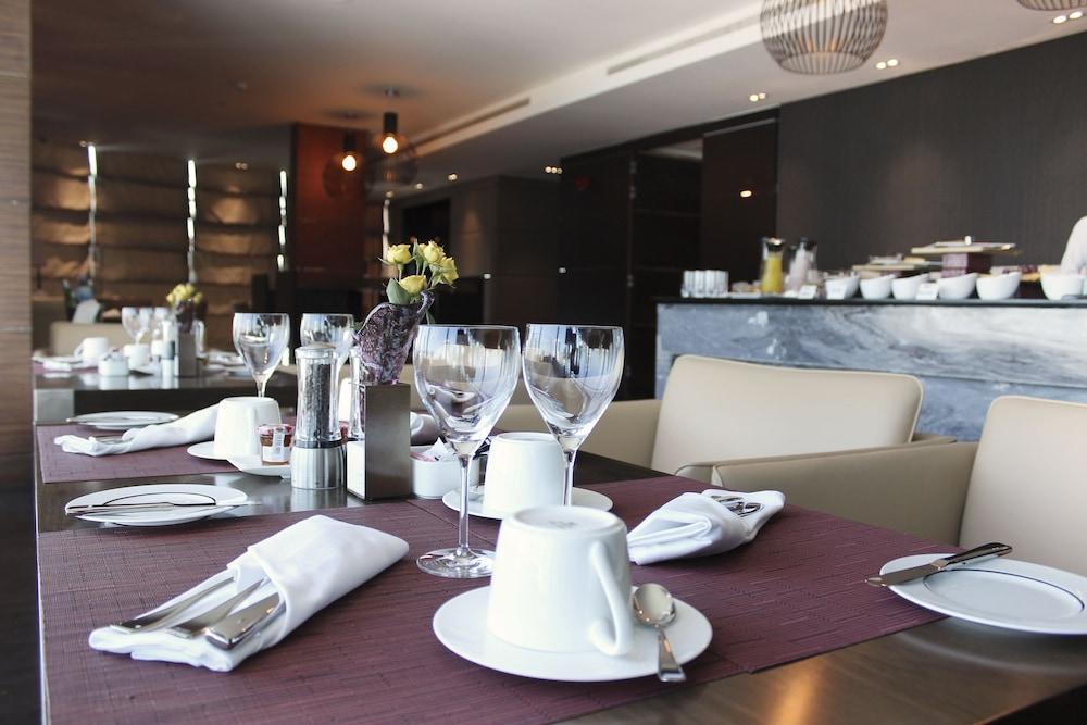 Ramee Grand Hotel And Spa Al-Manamah Bagian luar foto A table set for fine dining