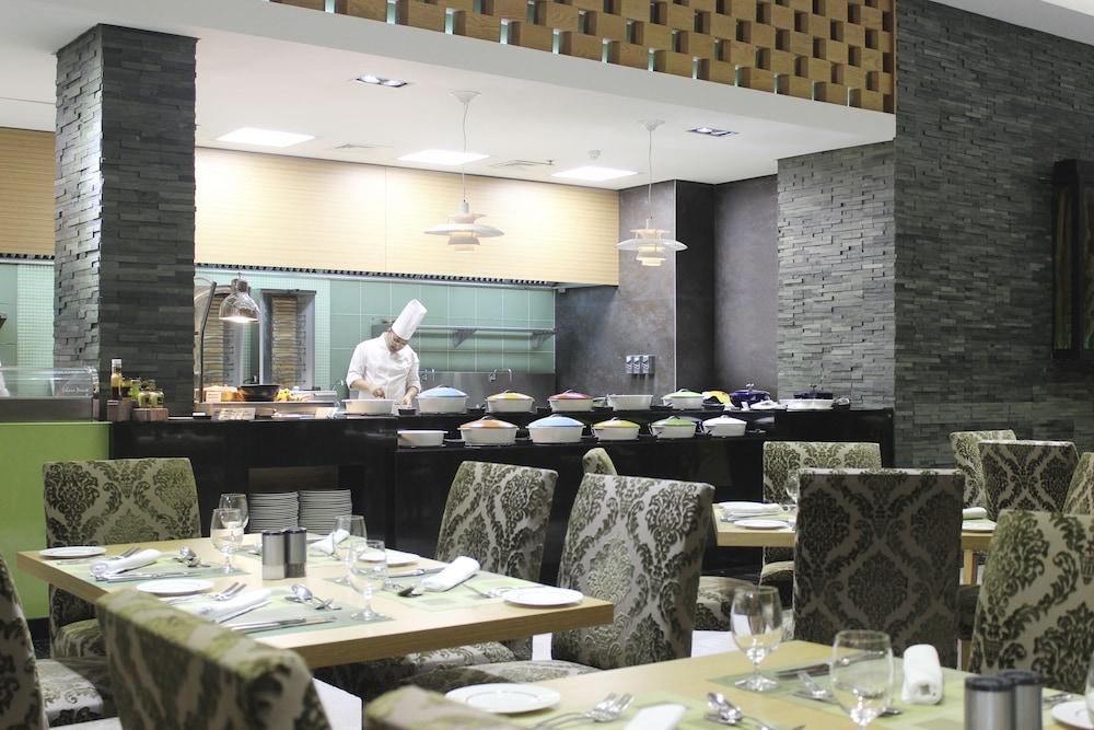 Ramee Grand Hotel And Spa Al-Manamah Bagian luar foto The restaurant