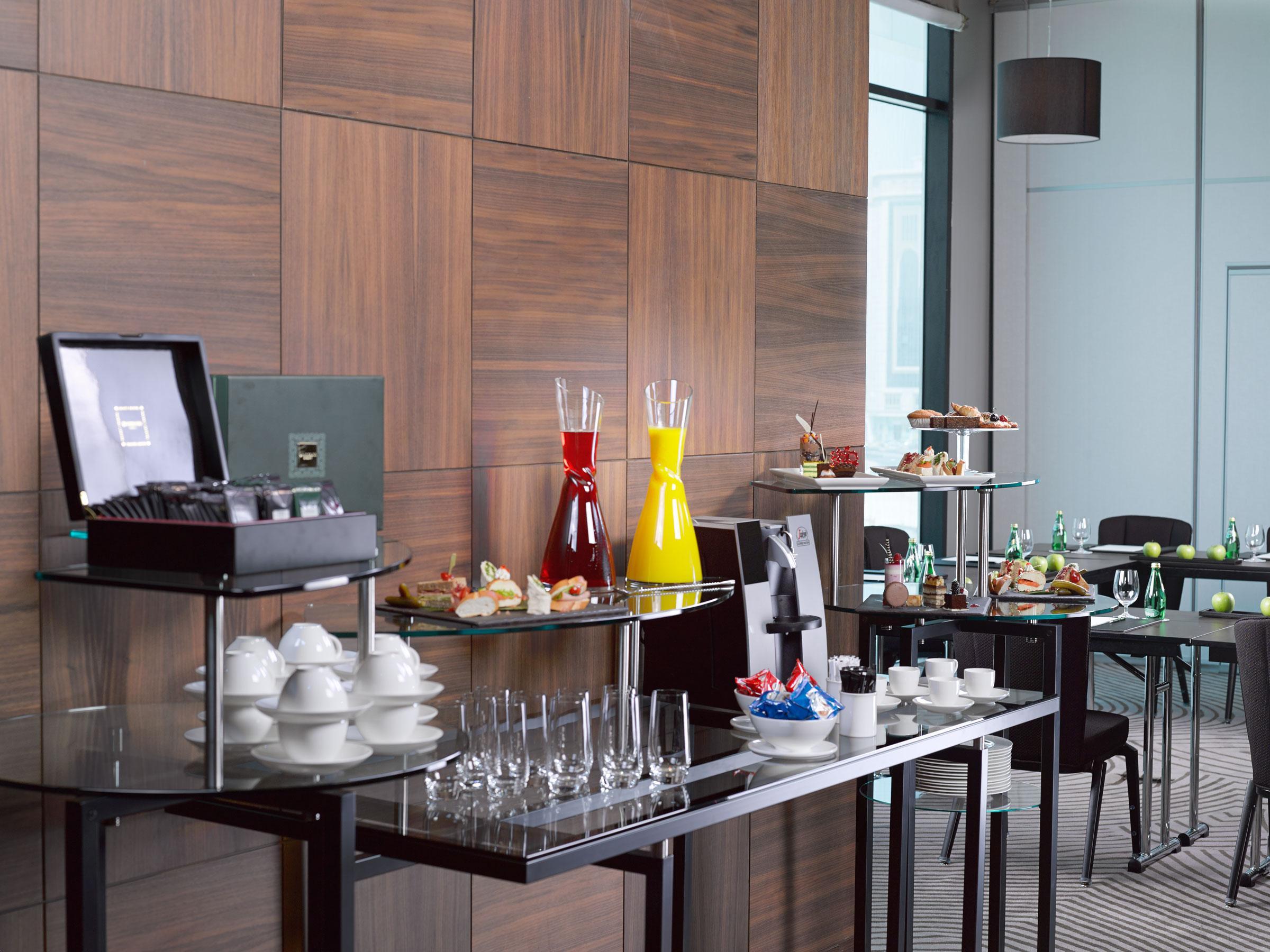 Ramee Grand Hotel And Spa Al-Manamah Bagian luar foto A buffet at a hotel
