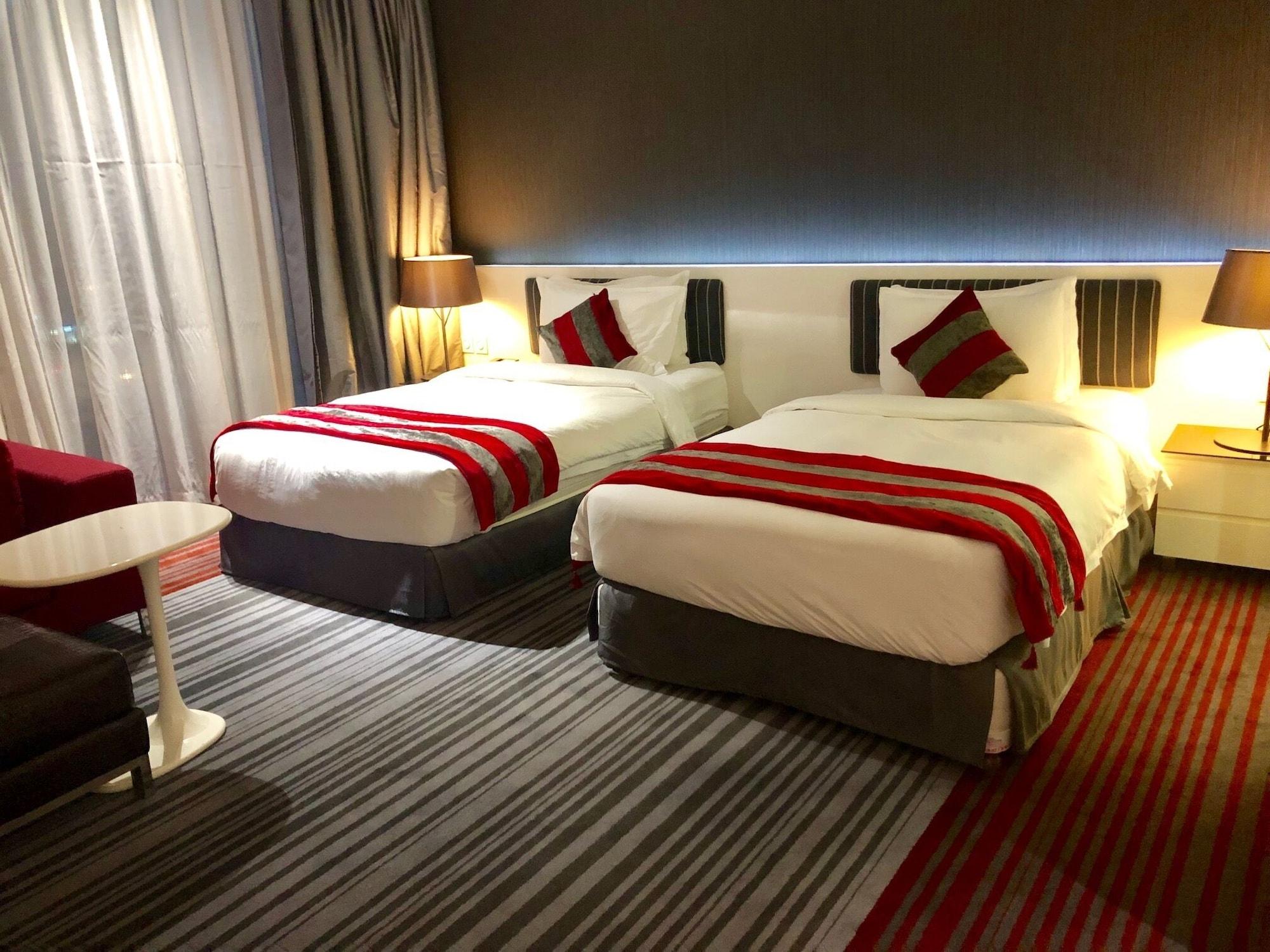 Ramee Grand Hotel And Spa Al-Manamah Bagian luar foto A room at the hotel