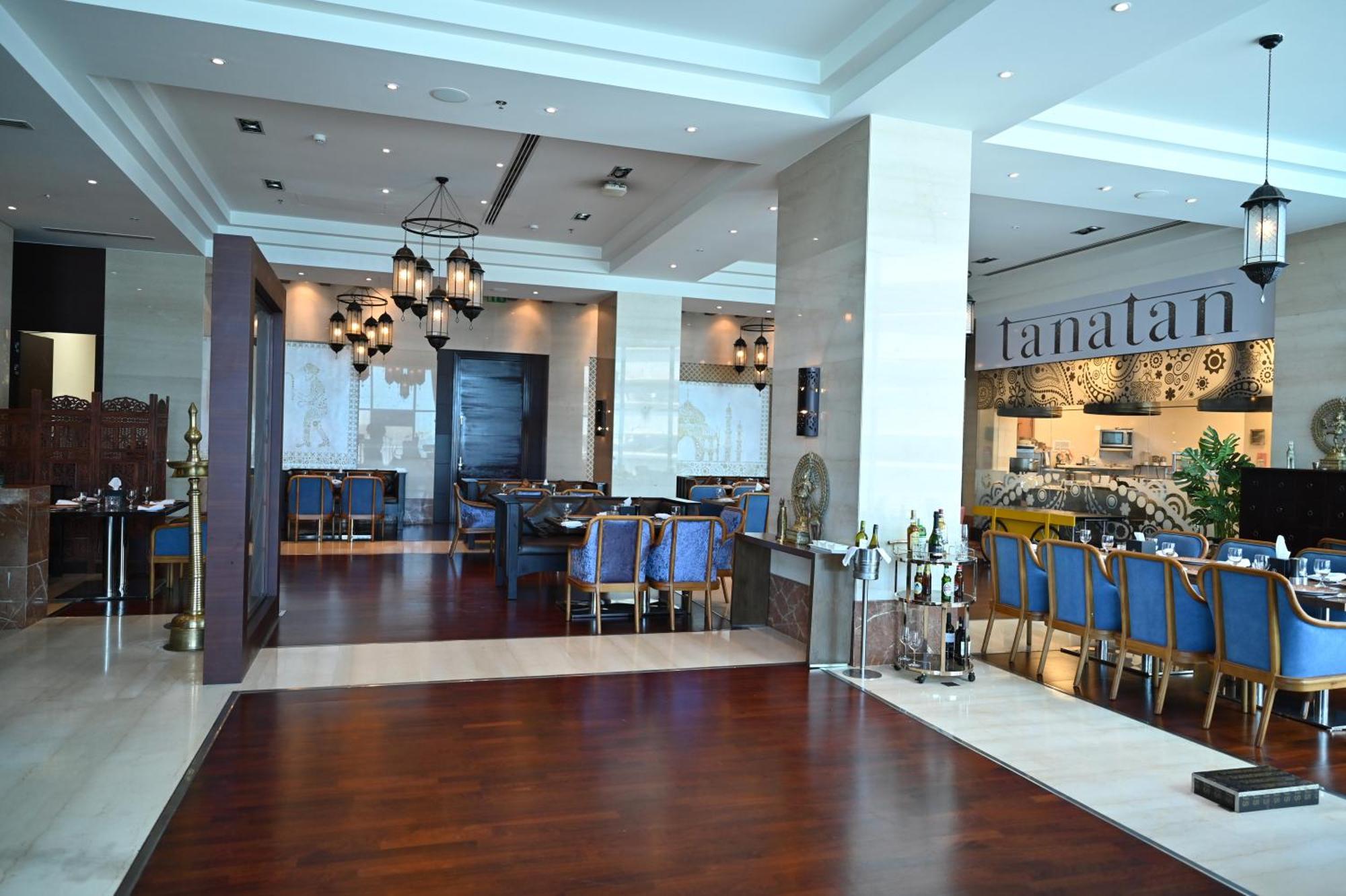 Ramee Grand Hotel And Spa Al-Manamah Bagian luar foto Restaurant