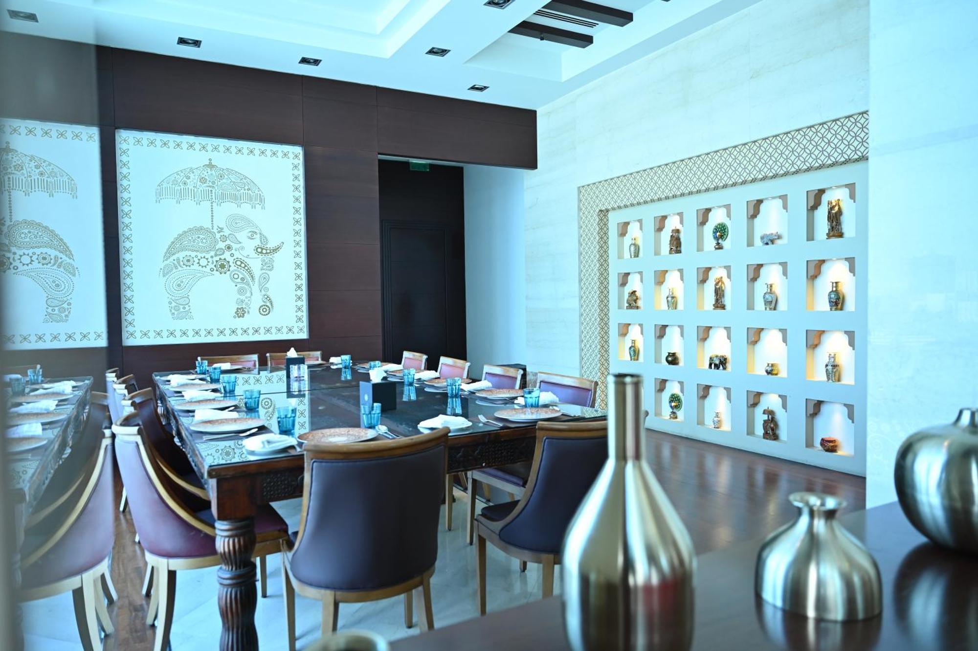Ramee Grand Hotel And Spa Al-Manamah Bagian luar foto The interior of the restaurant