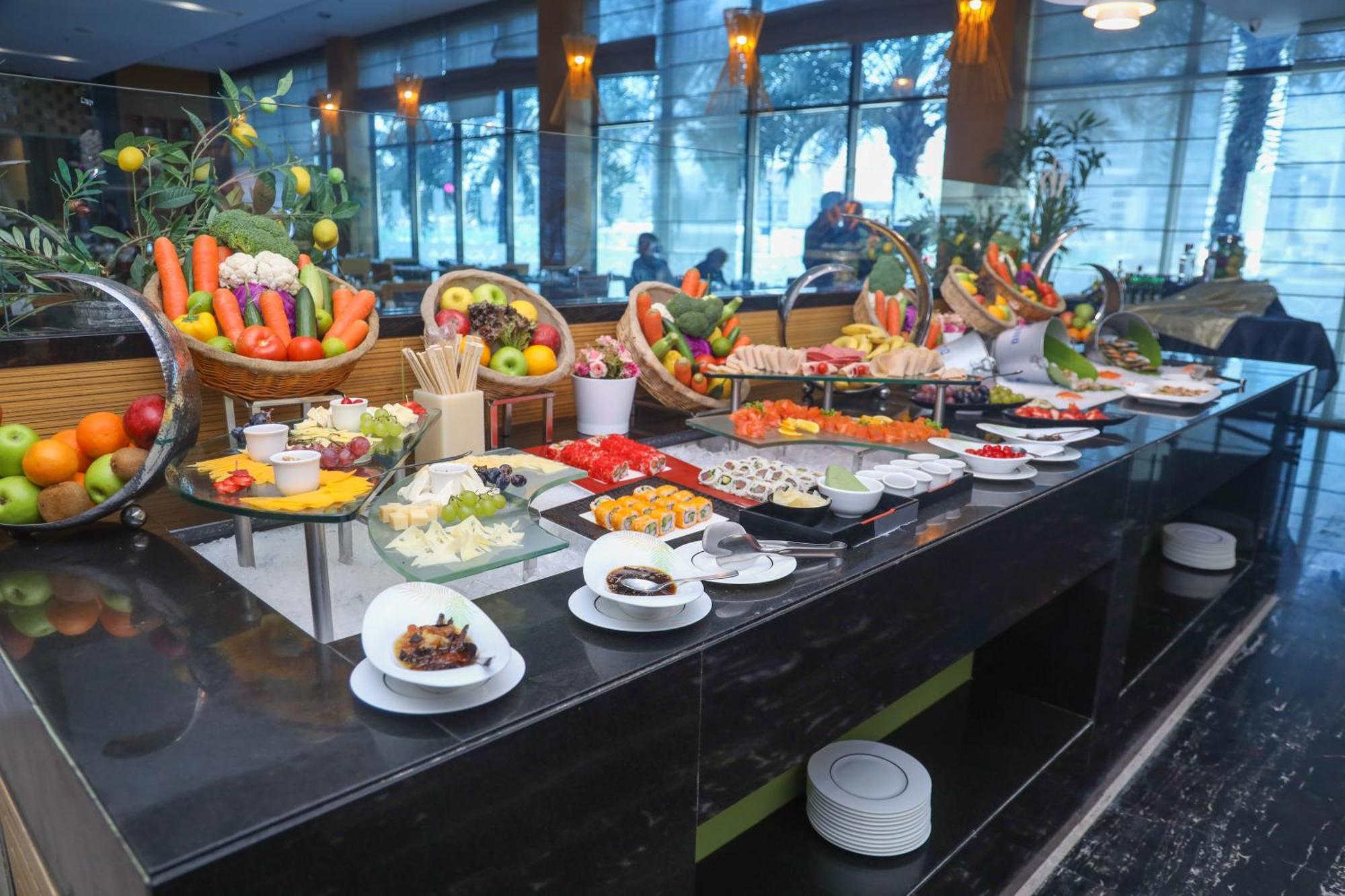 Ramee Grand Hotel And Spa Al-Manamah Bagian luar foto A buffet at a hotel