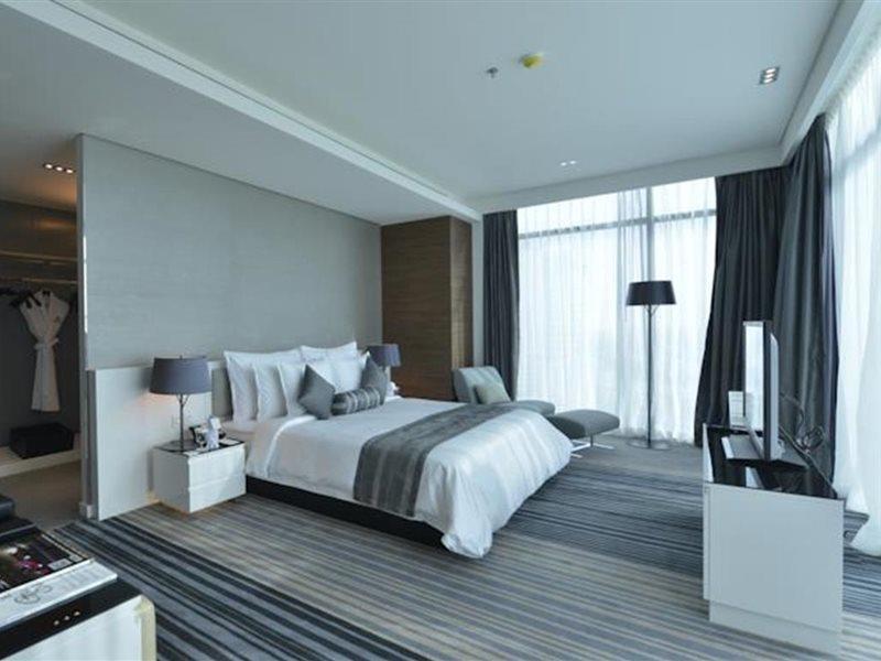 Ramee Grand Hotel And Spa Al-Manamah Bagian luar foto A bedroom