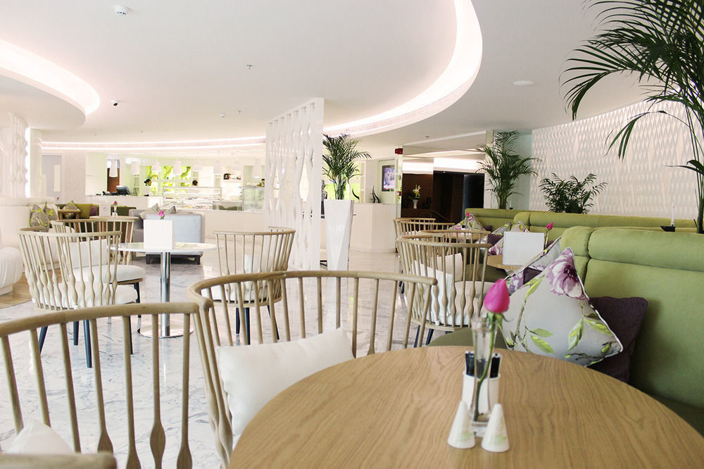 Ramee Grand Hotel And Spa Al-Manamah Bagian luar foto The interior of the lounge